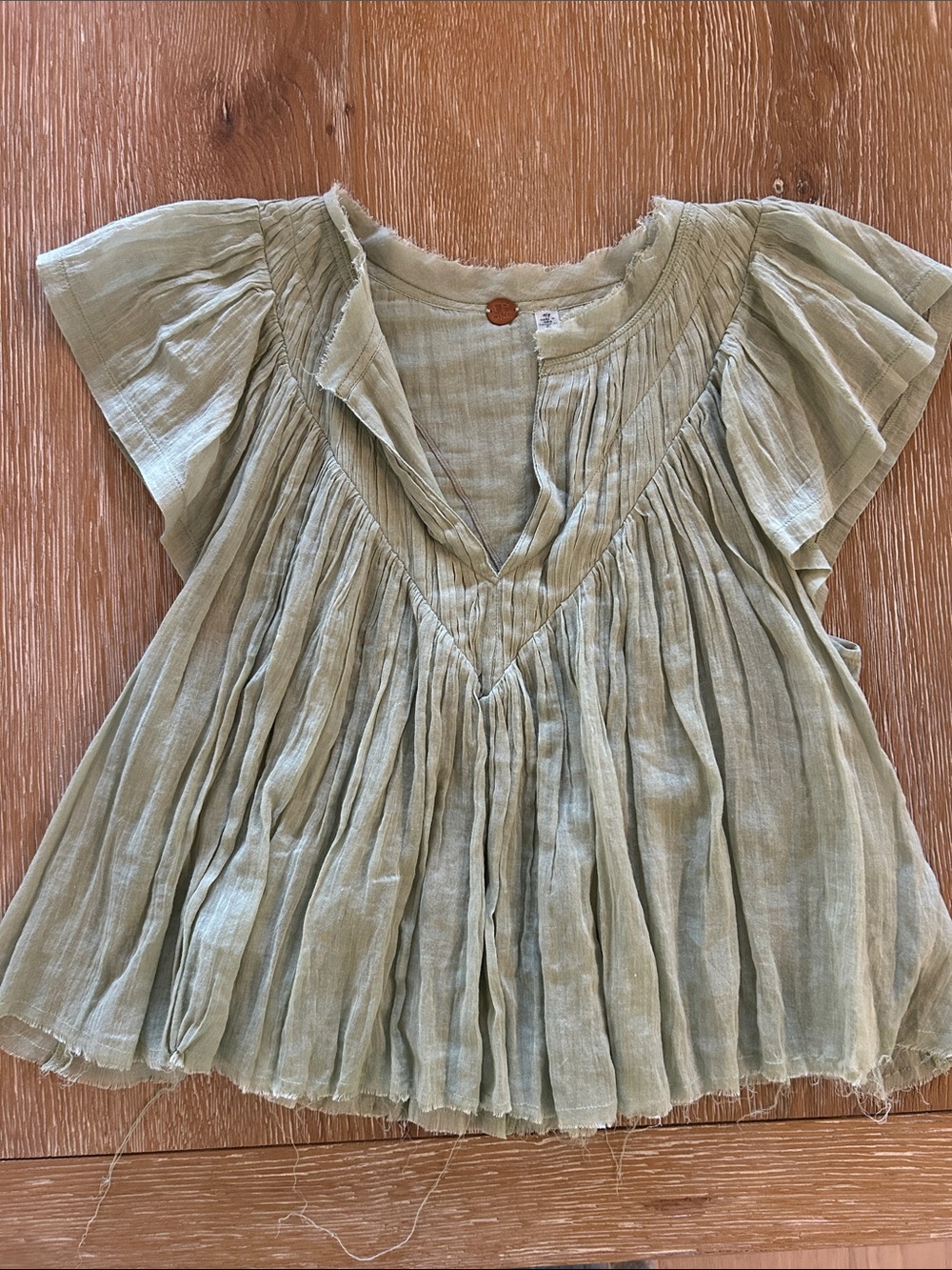 FREE PEOPLE | Light Sage Pleated Flutter Sleeve Top